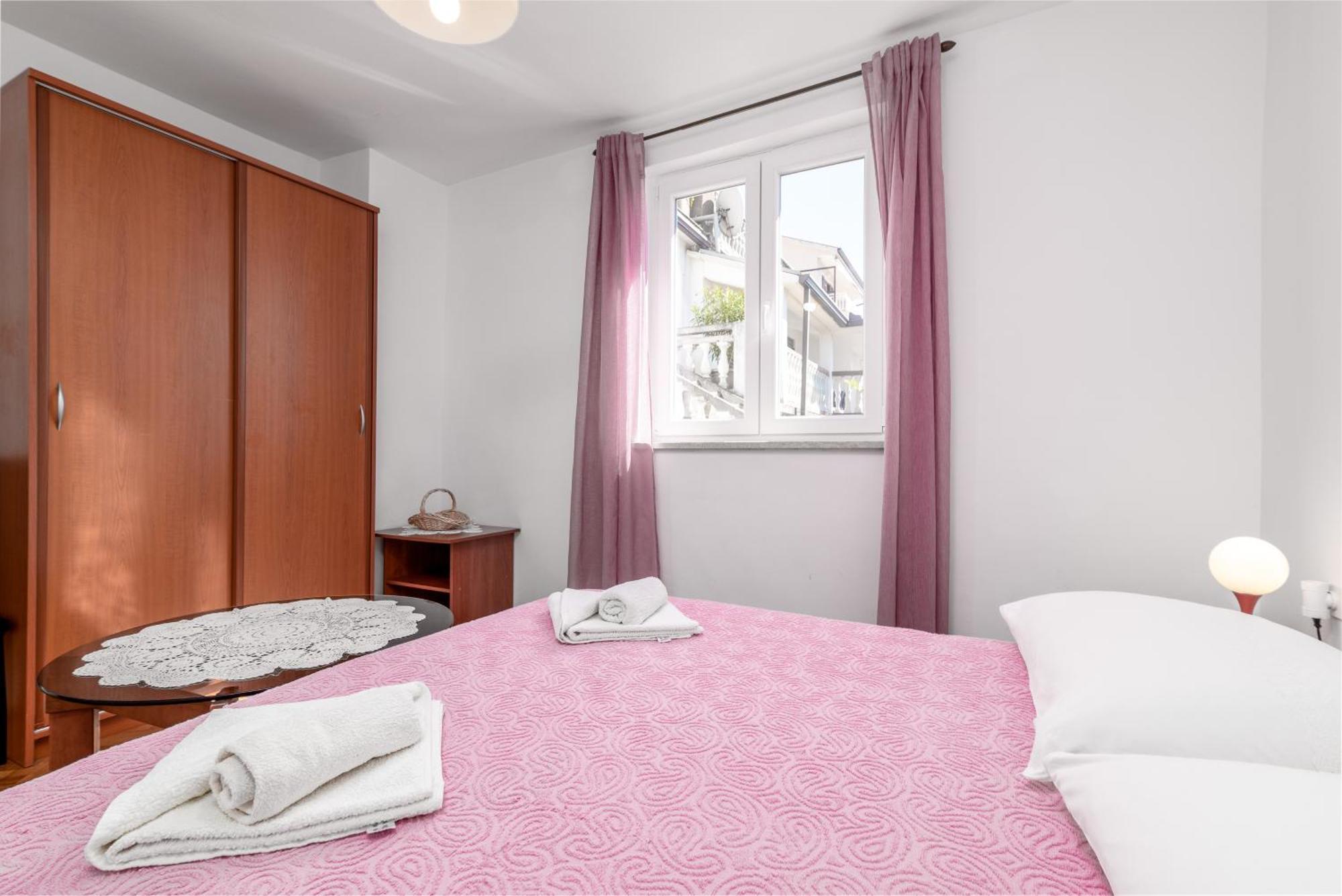 Apartments With A Parking Space Rabac, Labin - 7622 Номер фото